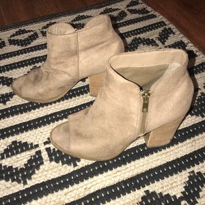 Carlos Santana tan peep toe booties